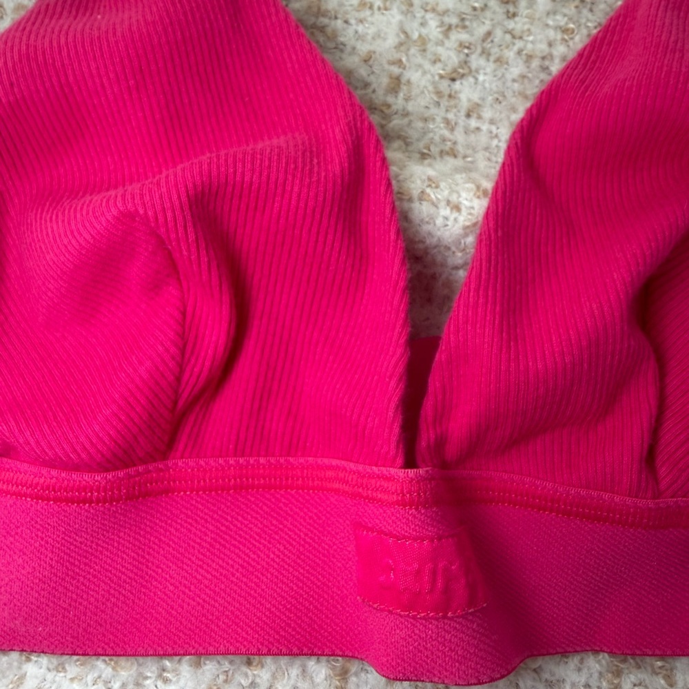 SKIMS Pink Bra - Picture 2 of 2